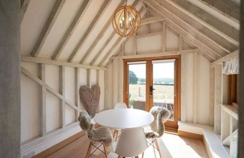 The Cowshed, Tunbridge Wells - Photo 11