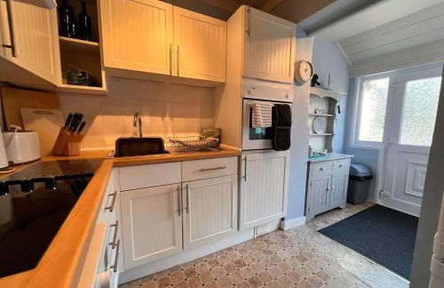 Blue Anchor House - Seaview, Hot Tub Apartments - Photo 73