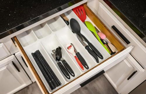 Serene Hilltop Oasis Above the City w Private Pool - Foto 79