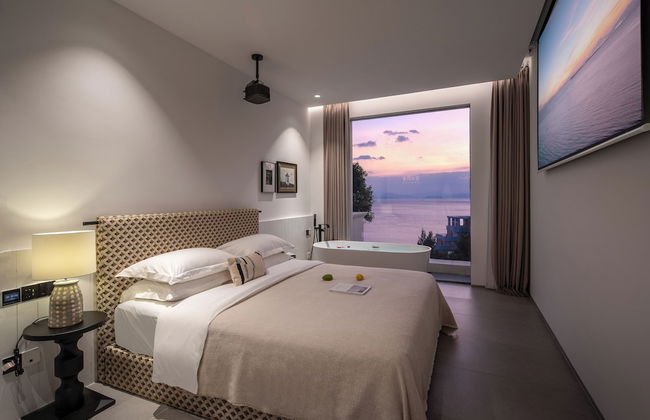 Miyue Roman Holiday Bubble Pool hotel - Photo 4