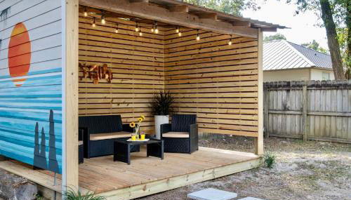 The Recharge - Springs , Tesla & EV Station , Pets - Foto 5