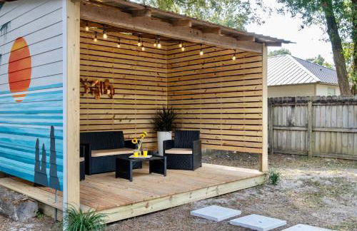 The Recharge - Springs , Tesla & EV Station , Pets - Foto 5