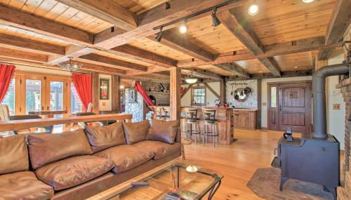 Timeless Red Sox Retreat with Scenic Mountain Views! - Foto 4