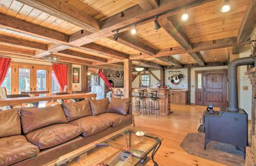 Timeless Red Sox Retreat with Scenic Mountain Views! - Foto 4