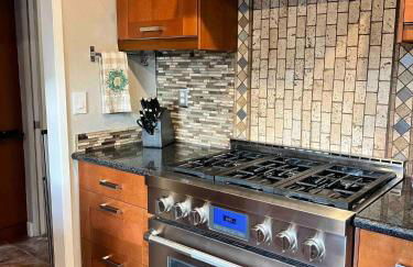 Spacious 5BR San Jose Home w Parking & Backyard - Foto 7