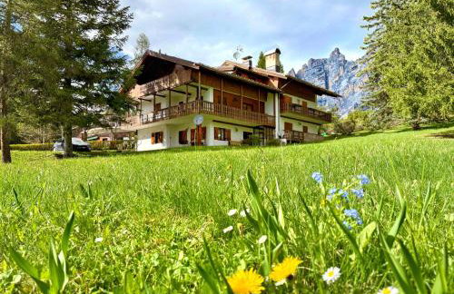 Exclusive Central Chalet, 5 min Sky Slopes, Garage - Foto 2