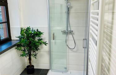 SH-Apartments-Stylische FeWo Mia - Parken - Wifi - Foto 10