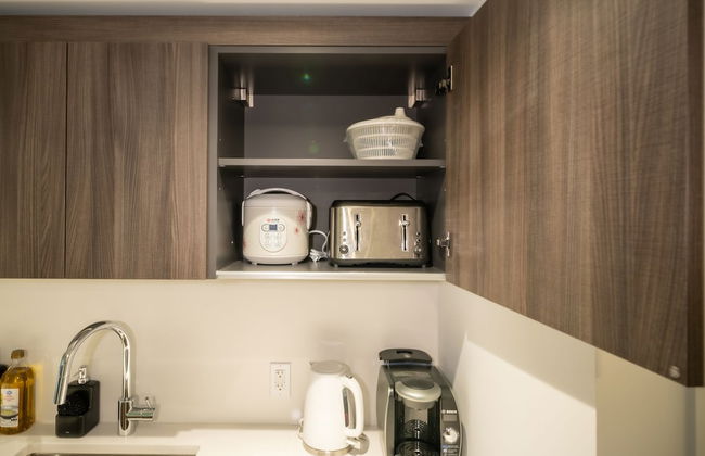 Charming Oasis Close to Airport & Downtown - Photo 22