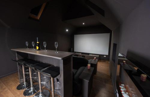 Woodside Barn Sleeps 14 with Hot Tub - Photo 17