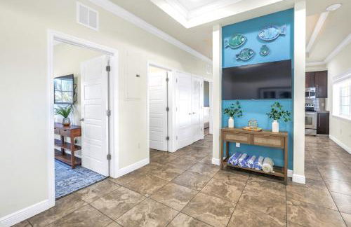 New! Remodeled, Pool-Side, 1-min to Beach Path! - Foto 43