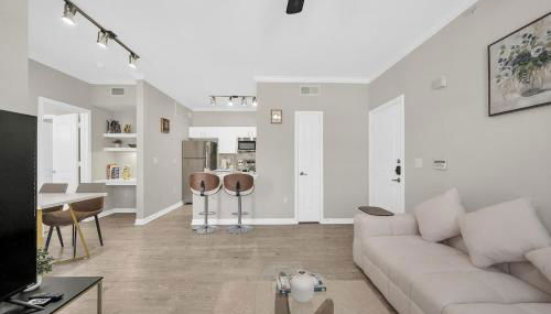 Charming 1BR Easy Access to The Woodlands - Photo 4