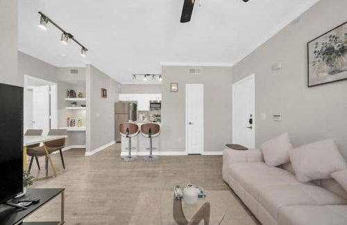 Charming 1BR Easy Access to The Woodlands - Photo 4