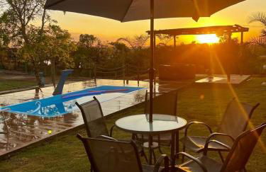 Refugio Moderno com Piscina Quente e Por do Sol - Foto 1