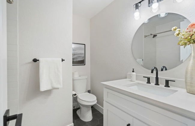 @ Marbella - Modern 4-br Retreat Chef's Kitchen - Photo 28