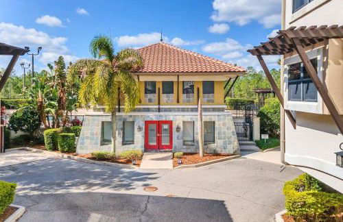 Vibrant 4BR Family Townhome 1 mile from Disney World and Disney Springs - Photo 19