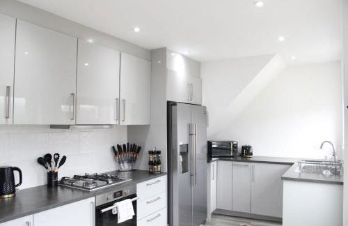 "The Cromwell" I Contractor's Haven Borehamwood I 3 - 6 Beds I Free Parking, Netflix & Sky Sports - Foto 8