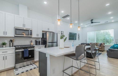 Cozy Duplex Mins to DT/ MCTR, free wi-fi/ Parking - Photo 18