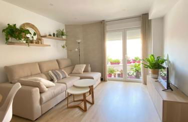 Centrally located and modern apartment - Photo 1