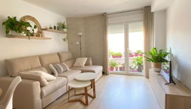 Centrally located and modern apartment - Photo 1