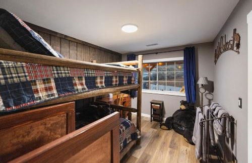 Lynx Lake Lux 6-BR HouseSleeps 22Hot TubGame Rm - Foto 79