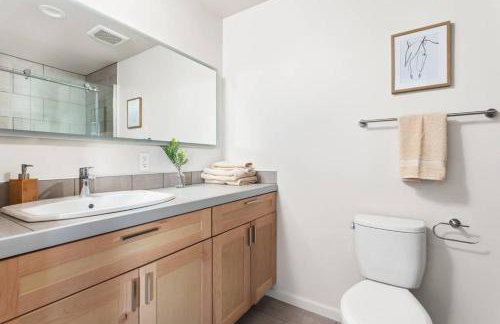 Upscale 3BR Penthouse by CozySuites - Foto 27