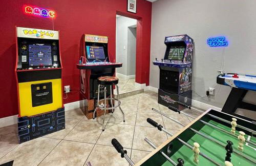 Escape GameRoom, BAR, BBQ, Spacious,KING Bed, All Luxury mattresses, Near Beach, 6 blocks away from Bars, Nite Clubs, Res, Shops - Photo 12