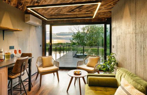 Rusty Boathouse - Photo 14