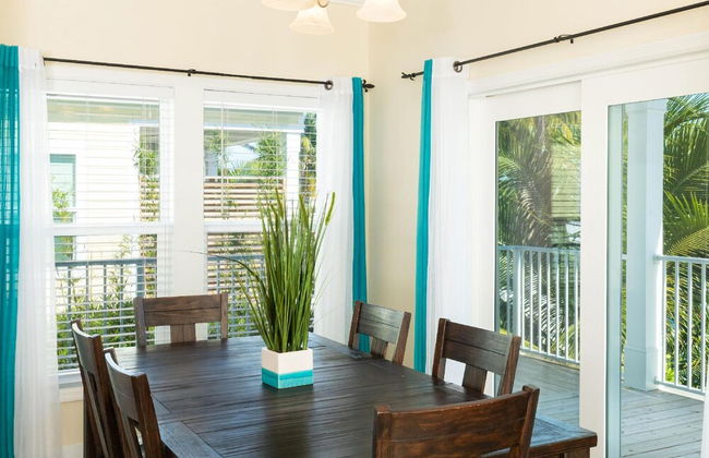 1 Beautiful 4 Bed 3 Bath Pool Home w Free Dock - Foto 7