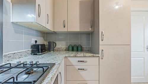 Spacious 4-Bed Home Near Cribbs & Bristol - Foto 3