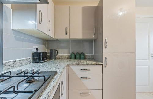 Spacious 4-Bed Home Near Cribbs & Bristol - Foto 3