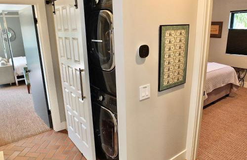 Naples Luxury Retreat - 3 BDR Stay for 6 w Rooftop Patio - Photo 22