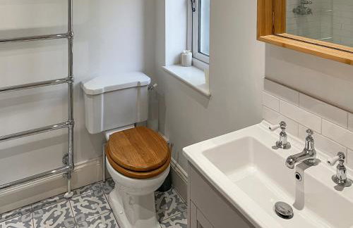 St Anthonys - Photo 13