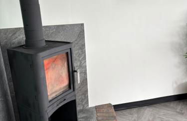 Little Woodlands Chalet with Private Garden & Hot Tub - Foto 59