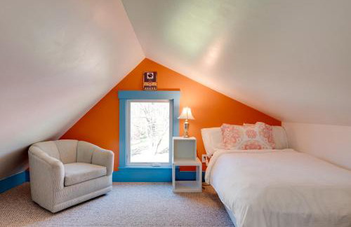 Charming Farmhouse Walk to Village and Trails! - Foto 17