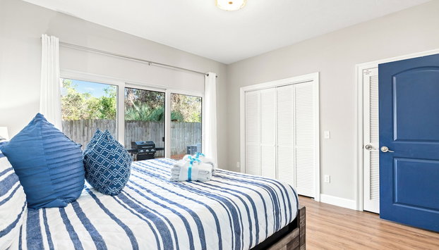 Sailors Cove: 5-bedroom, 4.5 Baths, Sleeps 12! Steps Away From the Beach! - Foto 3, Habitación