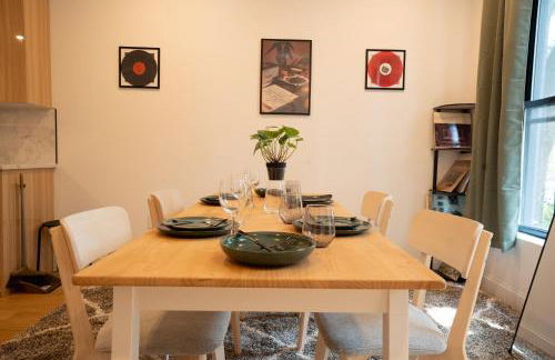 Modern 2BR plus Basement Brooklyn Stay and Backyard - Foto 31