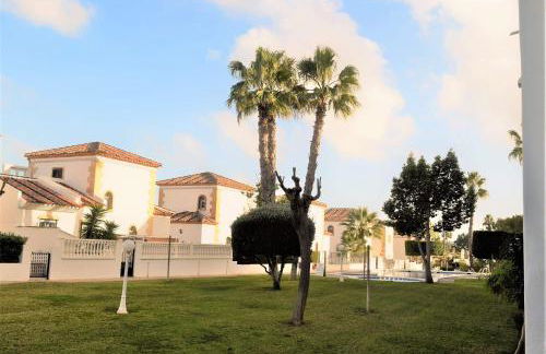 FABULOUS 2 BED 2 BATH APARTMENT ! - Foto 2