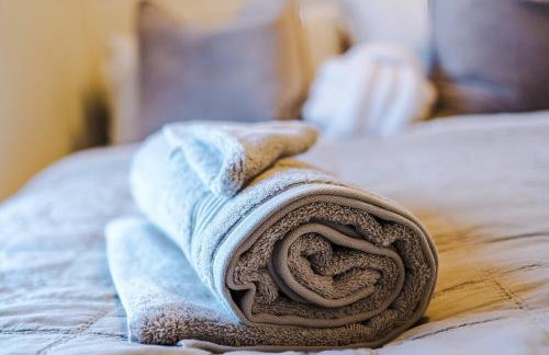 Cosy 3-Bed, Sleeps 5, Free Parking, Long and Short Stays - Photo 32