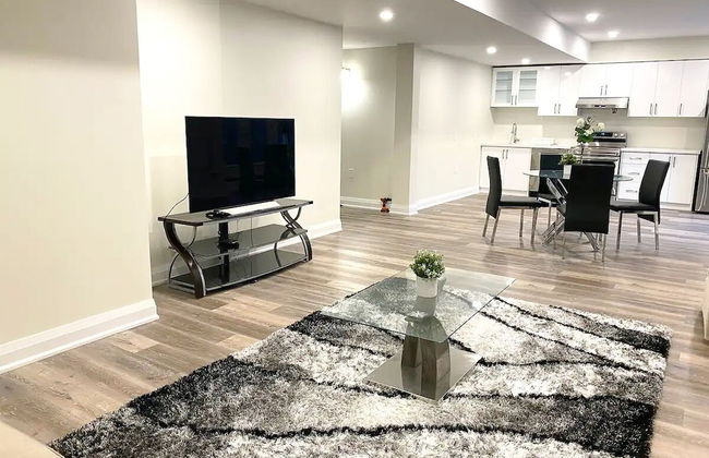 Brand New Basement Apt next to Beach & Go Train - Foto 13