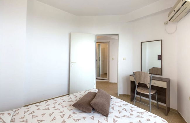 Sea View 1 Bed Apartment With Stunning Ocean Views - Photo 3