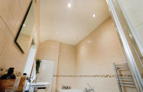 Comfy stays, Rotherham for contractors & Families, spacious, conservatory, free parking, wifi, 3BDR - Foto 63