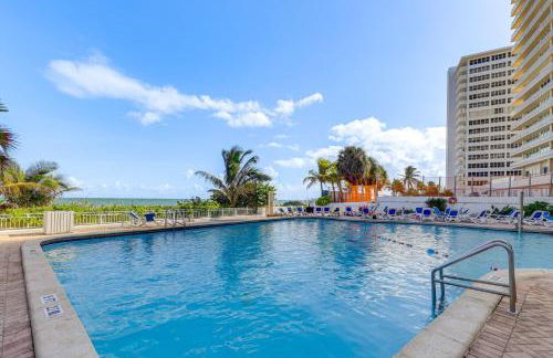 Steps to Sand! 10th-Floor Ocean Manor Unit with Pool - Foto 3