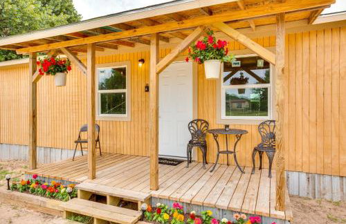 Thackerville Getaway with Porch - Near WinStar! - Foto 20