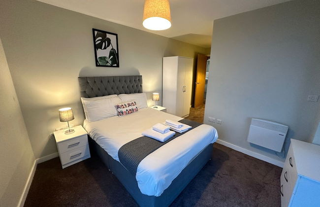 Adelphi Wharf Apartments by Beehosting - Photo 10