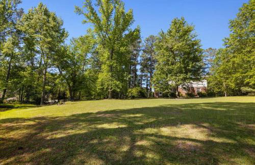 5BR Woodland Retreat on 7 Acres with a Pond - Foto 47