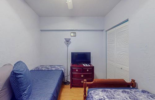 Oceanview condo with pool, beach access, jetted tub, W/D, & AC - Foto 10