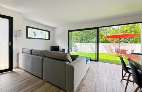 Modern 2 bedroom house, sleeps up to 6 - Photo 11