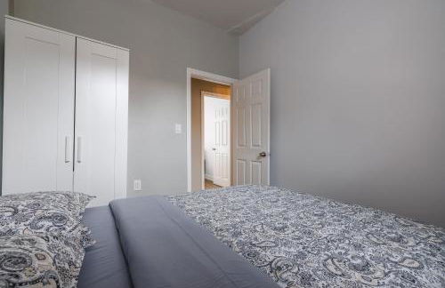 Ultimate Urban living at Centrally Located Apartments - Photo 21