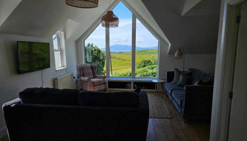 Hillside House - Photo 2