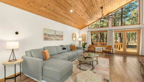 Pinewood Lodge - Backs to Forest - Near Downtown! - Foto 2